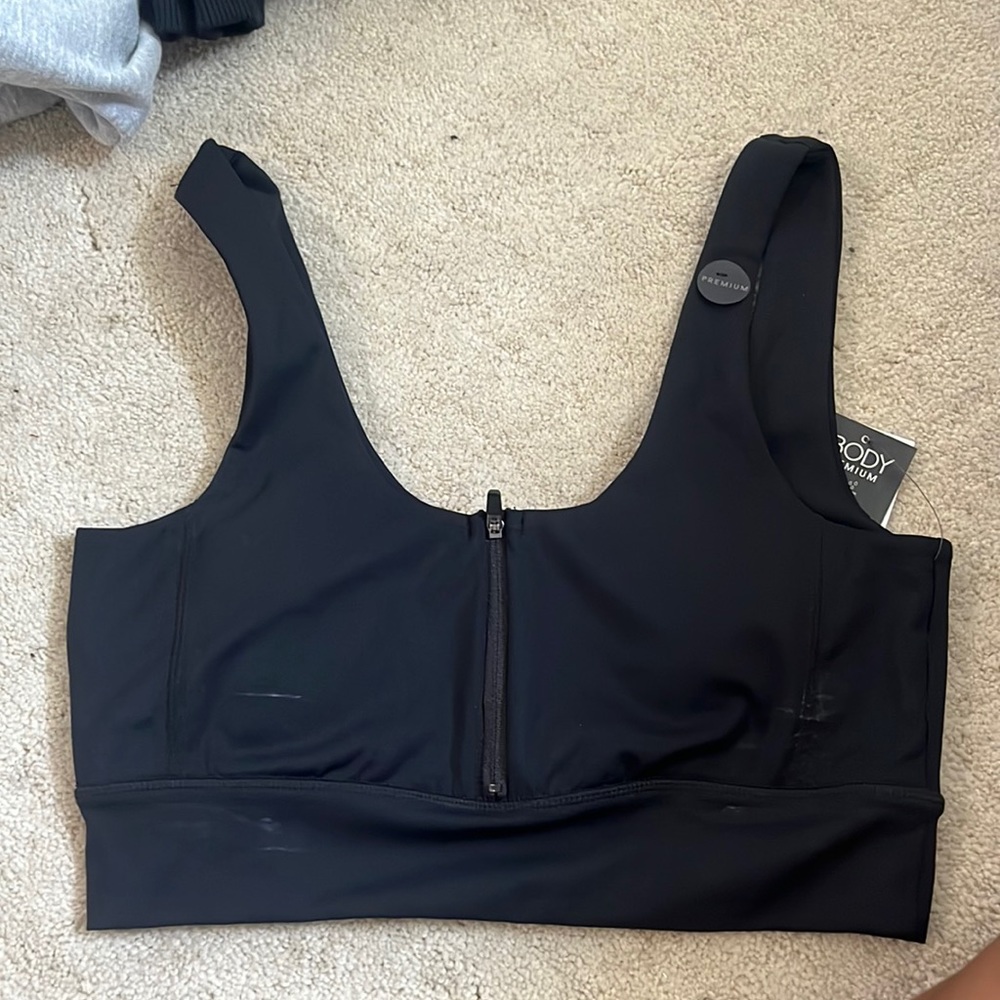 black zip up sports bra